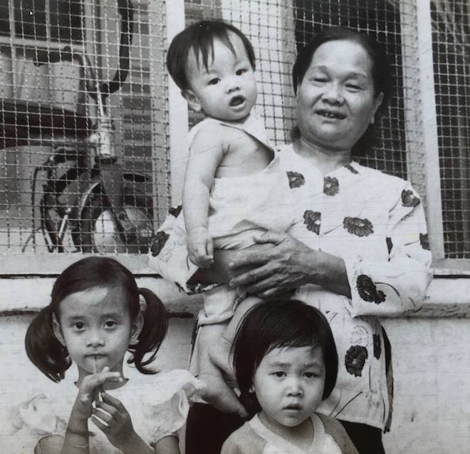 Mẹ và dòng sông Chùa tuổi nhỏ
