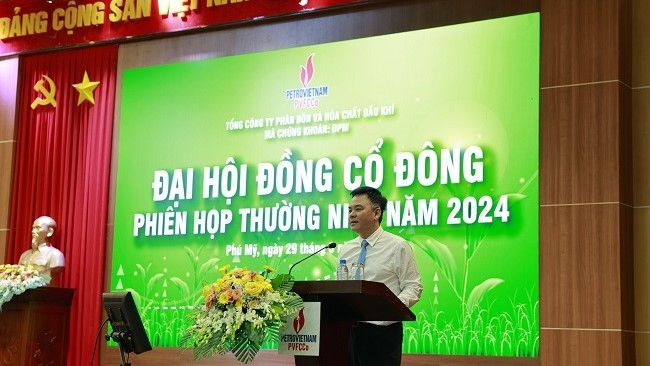 Ông Nguyễn Xuân Hòa, tân chủ tịch của PVFCCo phát biểu tại cuộc họp