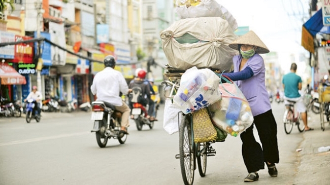 Nhìn nhận đúng vai trò của đồng nát, ve chai và làng nghề tái chế