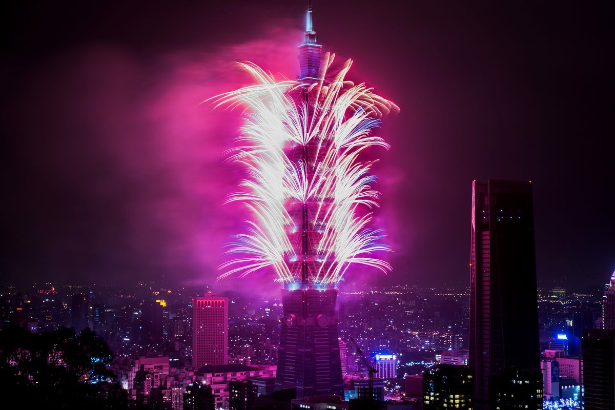 Pháo hoa và ánh sáng đón chào năm mới 2018 trên khắp thế giới 13