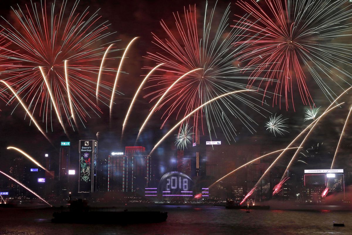 Pháo hoa và ánh sáng đón chào năm mới 2018 trên khắp thế giới 14