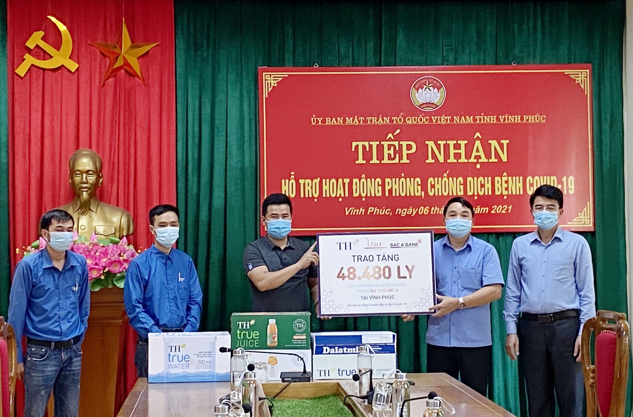 Tập đoàn TH trao tặng Hà Nam, Vĩnh Phúc hơn 145.000 sản phẩm đồ uống tốt cho sức khỏe, chung tay chống dịch COVID-19 2