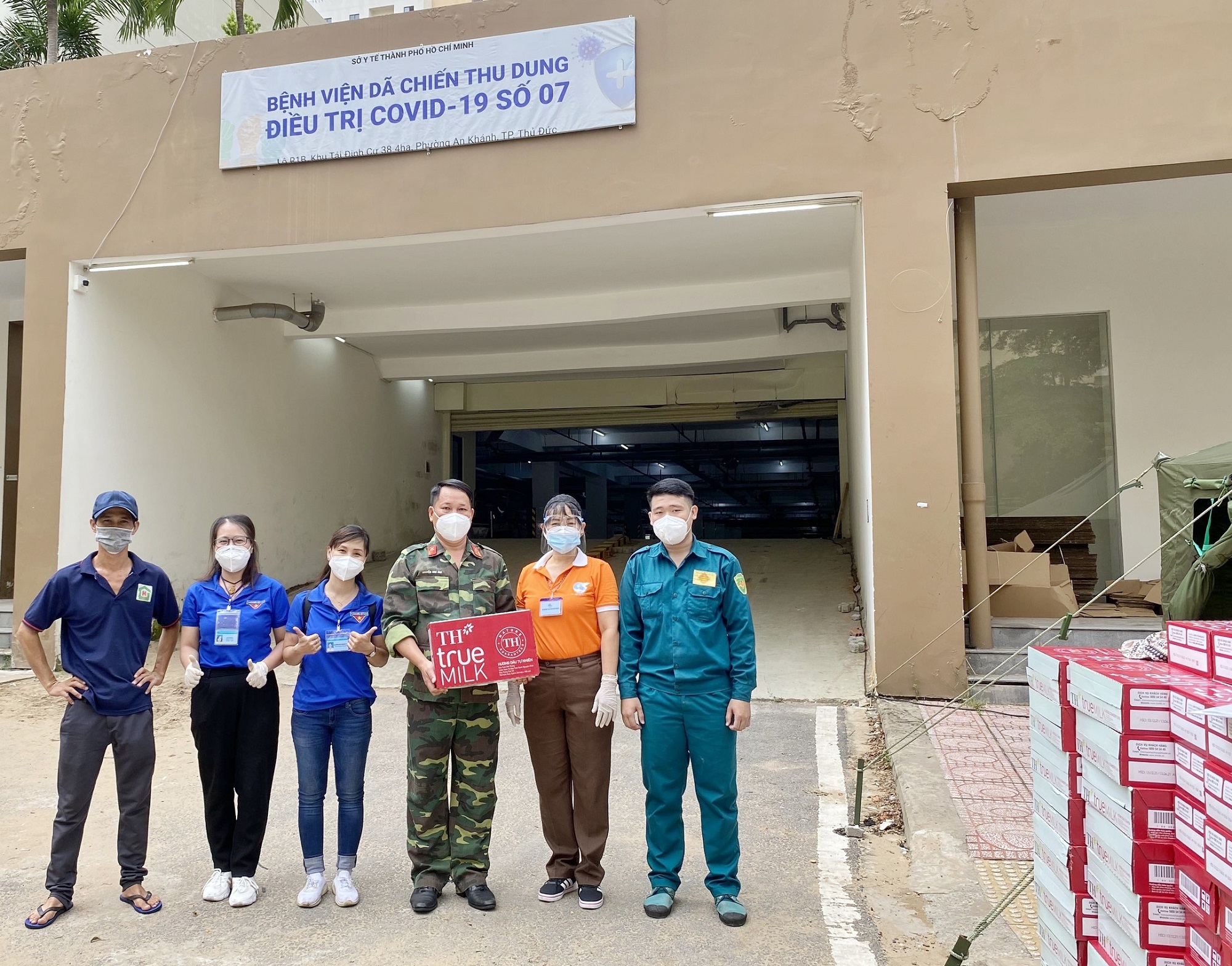 500.000 ly sữa tươi và đồ uống TH tiếp sức quân đội và người dân khó khăn trong dịch Covid-19 4 500.000 ly sữa tươi và đồ uống TH tiếp sức quân đội và người dân khó khăn trong dịch Covid-19 4