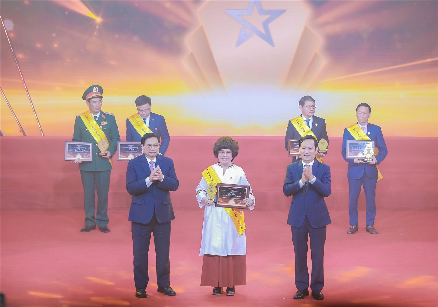 Nhà sáng lập Tập đoàn TH được vinh danh trong top 10 doanh nhân tiêu biểu nhất Việt Nam 2022
