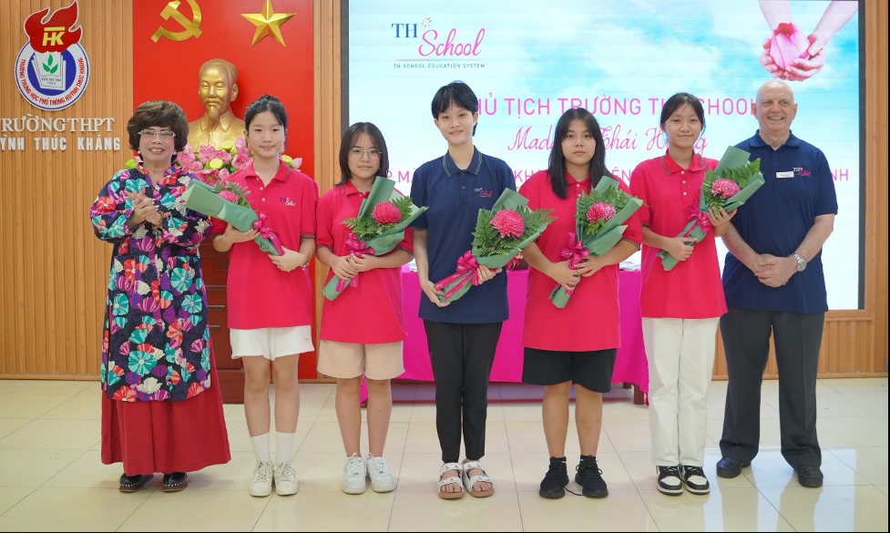 Chủ tịch Hệ thống trường TH School chào đón khóa học sinh đầu tiên của TH School cơ sở Vinh 1