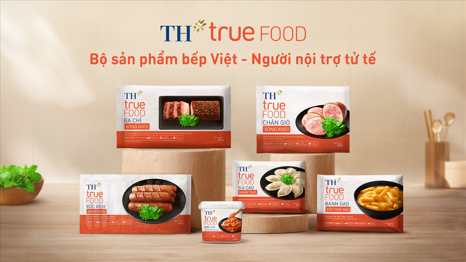 Những con đường khai mở đằng sau những tấm vải đỏ 3