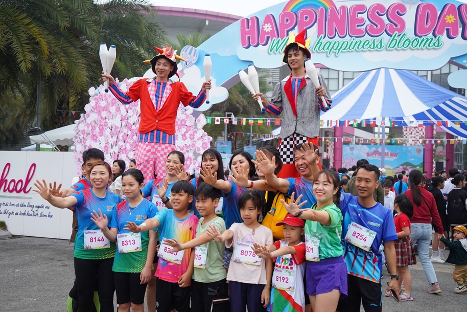 TH School Happiness Day - “Rất nhiều nụ cười, cái bắt tay, cái ôm chia sẻ ấm áp… ở ngôi trường hạnh phúc” 8