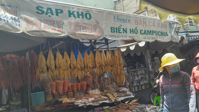 Muôn sắc chợ ngoại ở TP. HCM 7