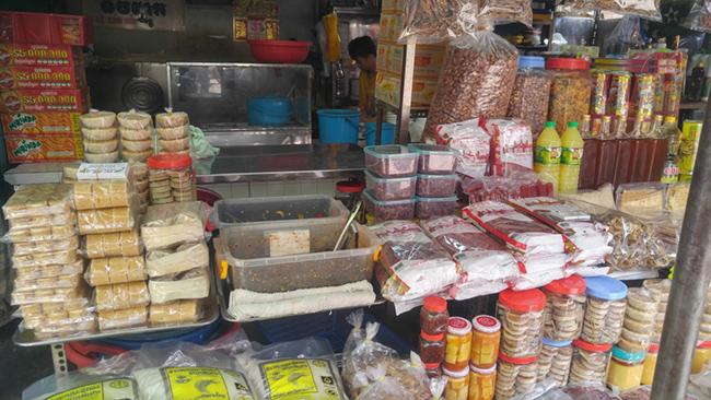 Muôn sắc chợ ngoại ở TP. HCM 8