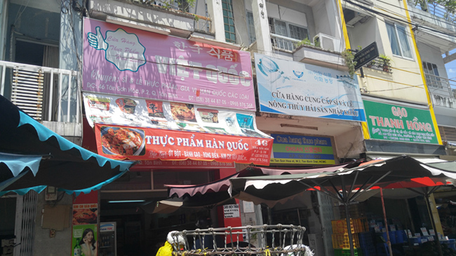 Muôn sắc chợ ngoại ở TP. HCM 10
