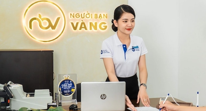 Ngành cầm đồ bước ra ánh sáng 1