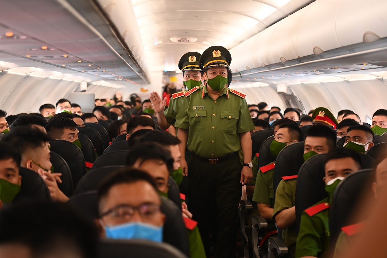 Gần 1.000 cán bộ, chiến sĩ Công an nhân dân vào Nam, hỗ trợ chống dịch
