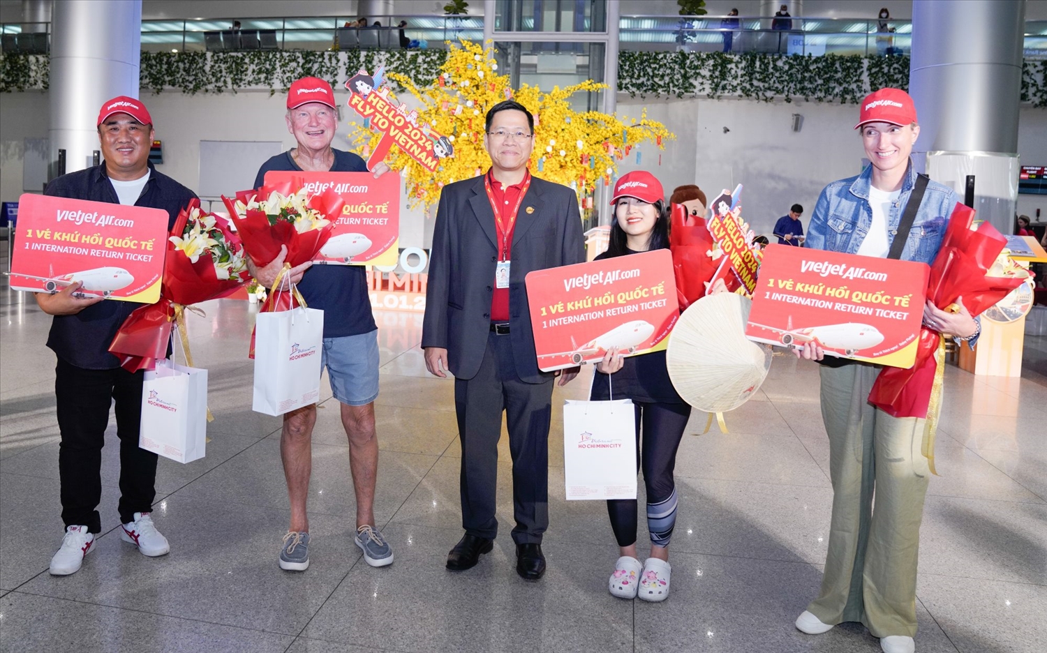 Rộn ràng đón năm mới khắp muôn phương cùng Vietjet