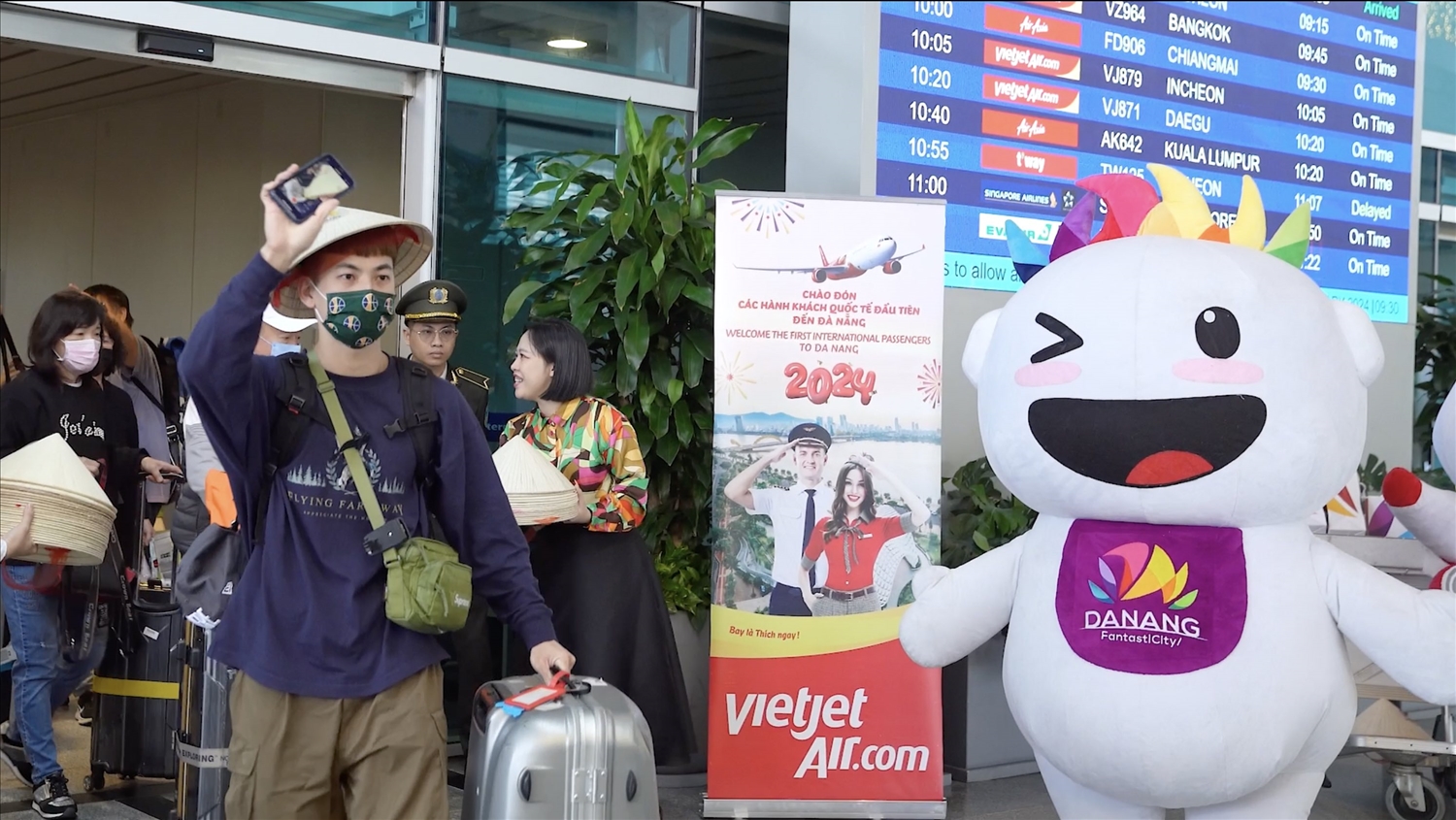 Rộn ràng đón năm mới khắp muôn phương cùng Vietjet 6