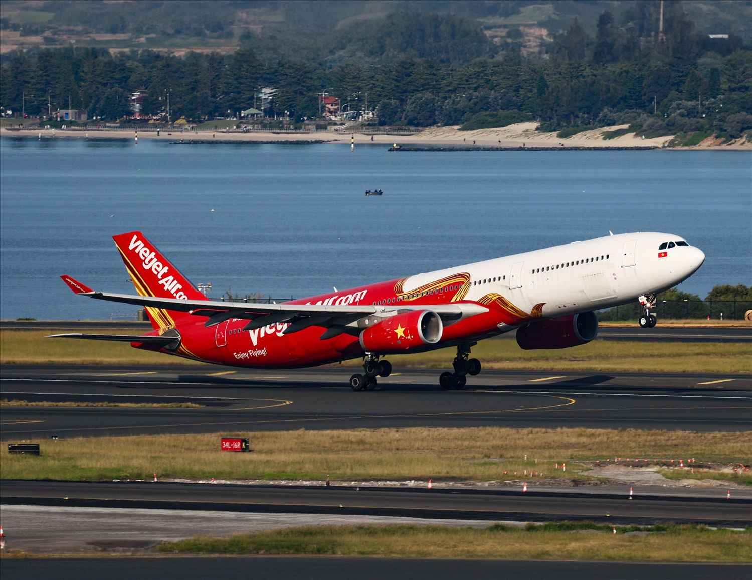 Vietjet lọt top 50 doanh nghiệp phát triển bền vững 2024 1