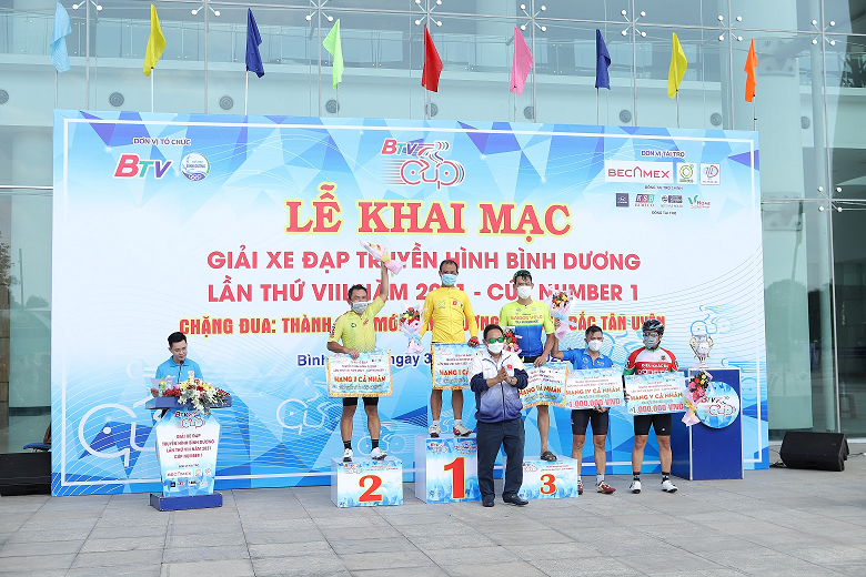 Chặng đầu giải đua xe đạp tranh Cup Number 1 diễn ra thành công