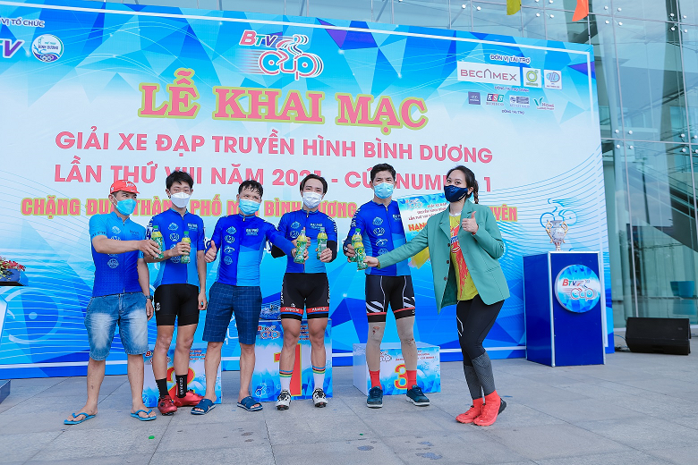 Chặng đầu giải đua xe đạp tranh Cup Number 1 diễn ra thành công 2