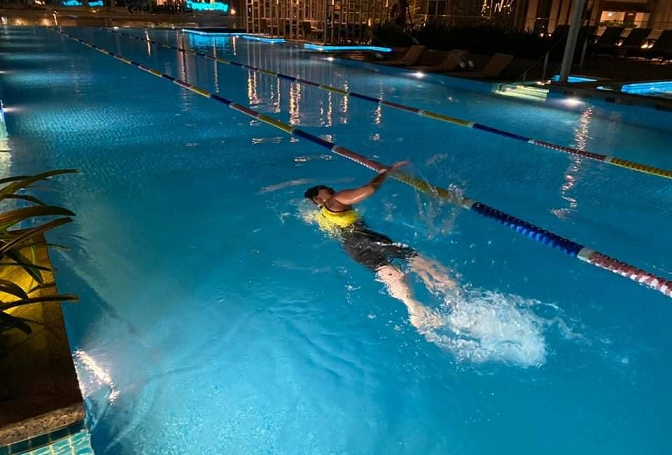 Cô gái bơi 31 km mừng sinh nhật 31 tuổi 1