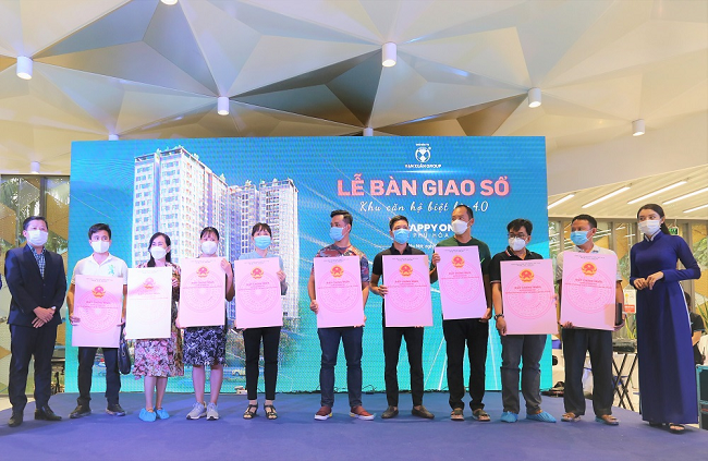 Cư dân Happy One - Phú Hòa nhận bàn giao sổ hồng