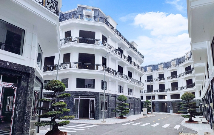 Dat Xanh Premium bàn giao nhà và sổ hồng cho cư dân khu nhà phố One Palace 1