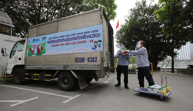 Vinamilk và Quỹ sữa Vươn cao Việt Nam trai tặng 1,7 triệu hộp sữa cho trẻ em có hoàn cảnh khó khăn 3