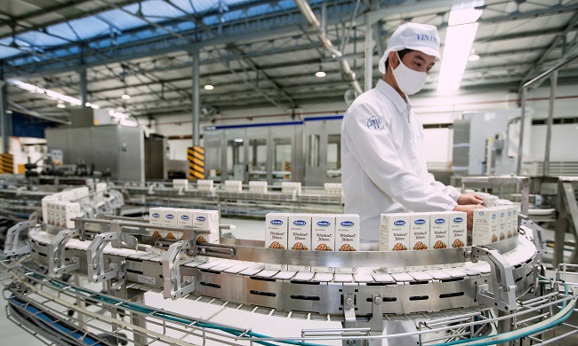 Với 13 nhà máy hiện đại, Vinamilk có thể sản xuất hơn 28 triệu hộp sữa nước mỗi ngày 3
