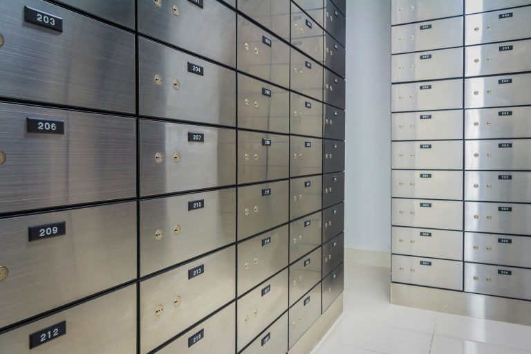 Dịch vụ hộp khóa (Lockbox Banking) của ngân hàng là gì? Ưu và nhược điểm - Ảnh 1. Dịch vụ hộp khóa (Lockbox Banking) của ngân hàng là gì? Ưu và nhược điểm - Ảnh 1.