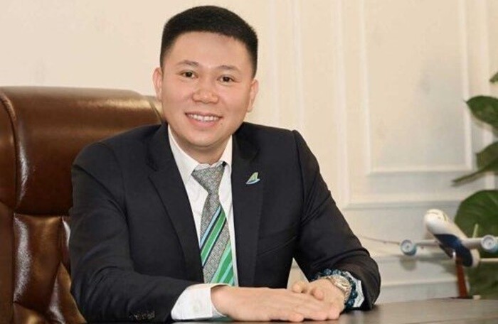ng Doãn Hữu Đoàn đã đệ trình đơn từ nhiệm lên Đại hội đồng cổ đông (ĐHĐCĐ) Tập đoàn FLC và Hội đồng quản trị (HĐQT) công ty, trong đó đề nghị thôi giữ các chức vụ Phó chủ tịch FLC và Người phụ trách quản trị công ty.