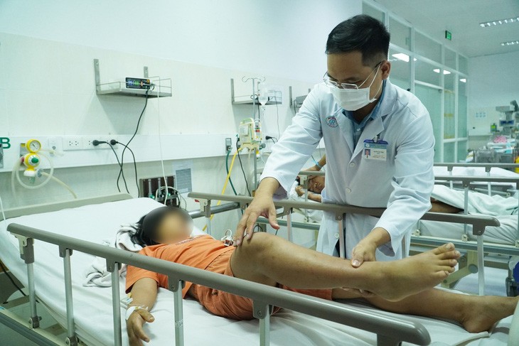 Một bệnh nhân ngộ độc botulinum đang được điều trị. Ảnh: BVCC