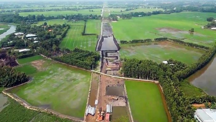 Đến nay, còn 87 hộ chưa bàn giao mặt bằng cho dự án cao tốc Cần Thơ - Cà Mau, trong đó, có 8 hộ cam kết sẽ bàn giao mặt bằng trong tháng 5-2023