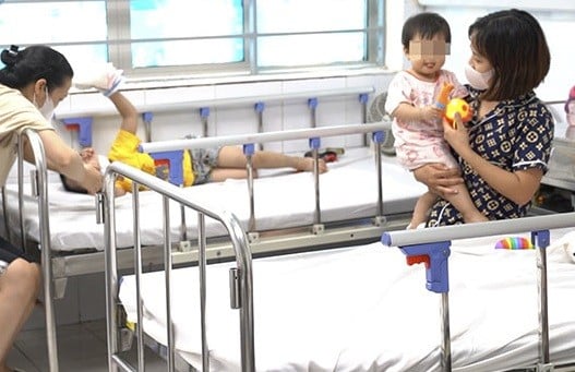 Trong số các ca mắc tay chân miệng tại bệnh viện, có 20 - 30% nhiễm virus EV71. Ảnh: BVCC