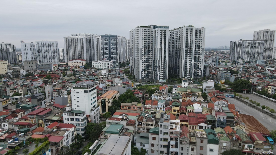 Thu nhập bình quân của người dân không “đuổi kịp” giá nhà. Ảnh: Quang Vinh.