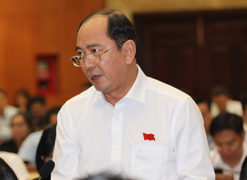 Ông Tăng Chí Thương thông tin về tình hình hoạt động của các cơ sở thẩm nỹ trên địa bàn thành phố. Ảnh: Đại Đoàn kết