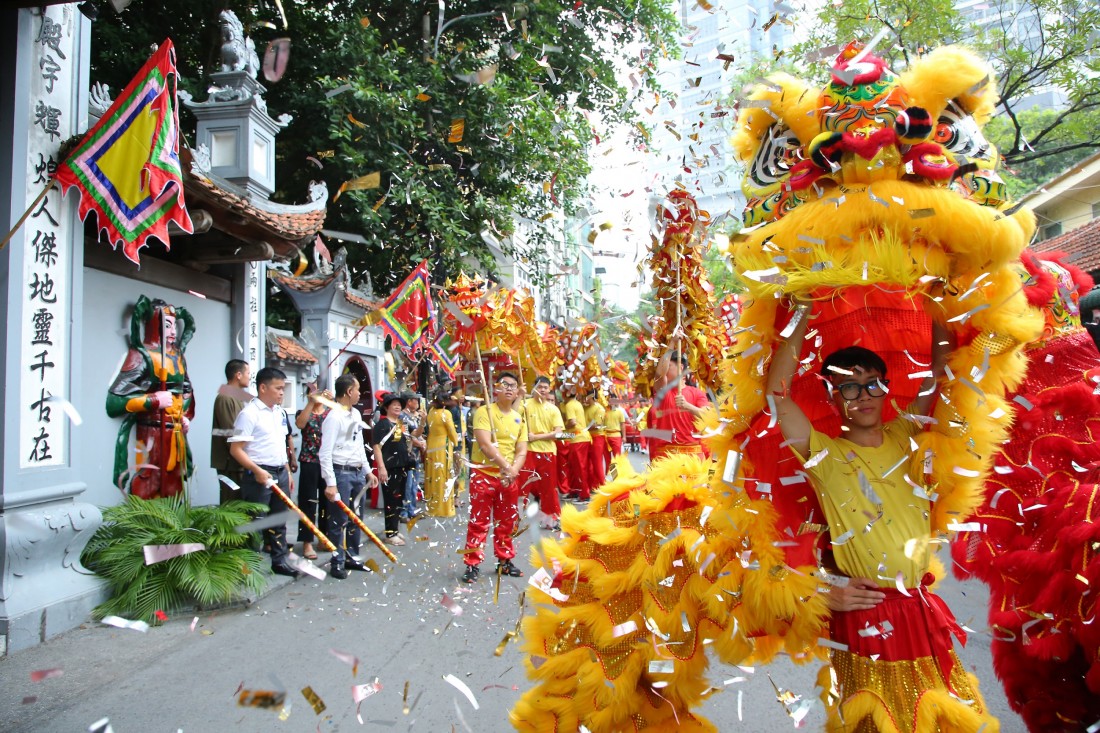 Theo Thần phả và các tài liệu được lưu giữ tại đình, đình Bối Hà (nay gọi là đình Hà) thờ thành hoàng Đại vương Triệu Chí Thành. 