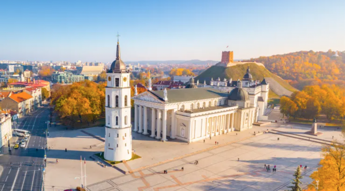 Misha Johanna cho biết chất lượng không khí ở Vilnius tốt hơn ở quê nhà Jakarta, Indonesia. Ảnh Aleh Varanishcha 