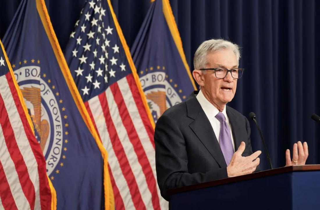 Chủ tịch Hội đồng Dự trữ Liên bang Jerome Powell phát biểu trong cuộc họp báo sau cuộc họp kín kéo dài hai ngày của Ủy ban Thị trường mở Liên bang về chính sách lãi suất tại Cục Dự trữ Liên bang ở Washington, Hoa Kỳ, ngày 13 tháng 12 năm 2023. Ảnh REUTERS/Kevin Lamarque