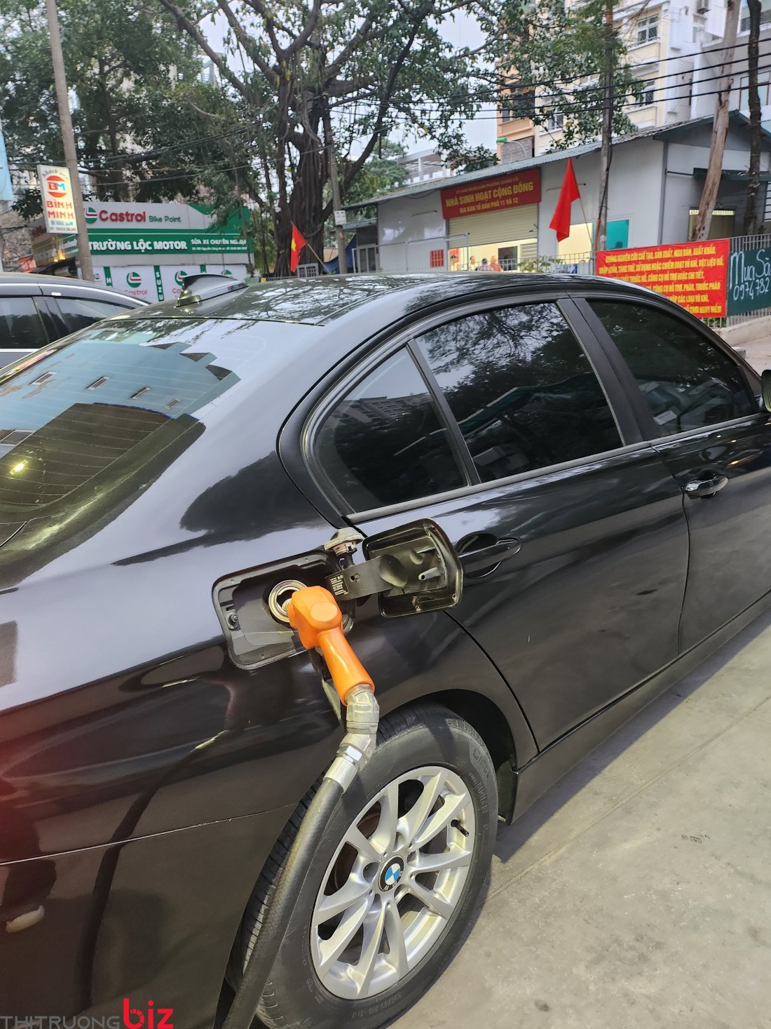 Giá xăng RON95-III giảm về ngưỡng 23.600 đồng /lít từ 15h chiều nay (22/2)