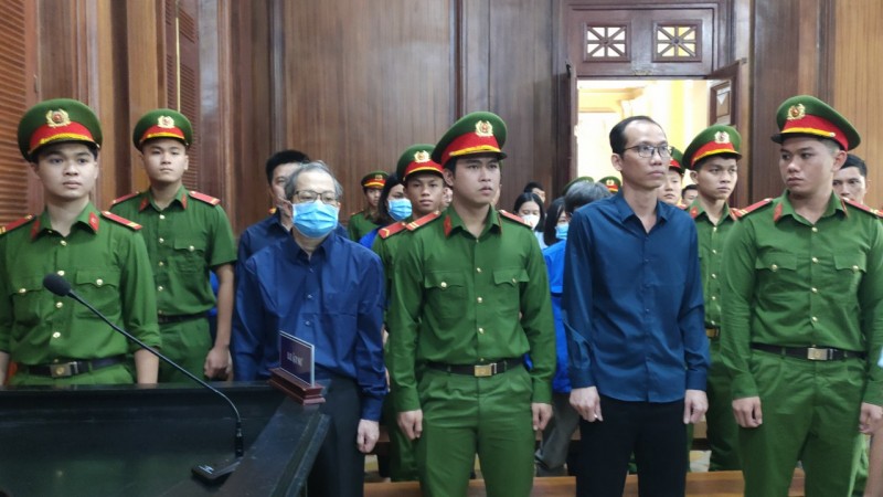 Cac bị cáo đang nghe HĐXX tuyên án.