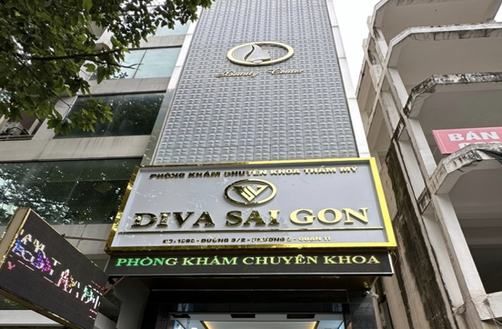 Nhân viên Phòng khám thẩm mỹ Diva Sài Gòn tại địa chỉ số 1390 đường 3 tháng 2, Quận 11 từ chối quyết liệt và khẳng định với Đoàn kiểm tra của Sở Y tế không có tiếp nhận khách hàng nào có tên N.T.B.T đến làm thẩm mỹ tại cơ sở này (!).