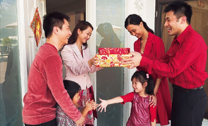 Khi chọn tuổi xông đất nên chọn người có Thiên, Địa, Khí và 5 hành tương sinh với gia chủ.