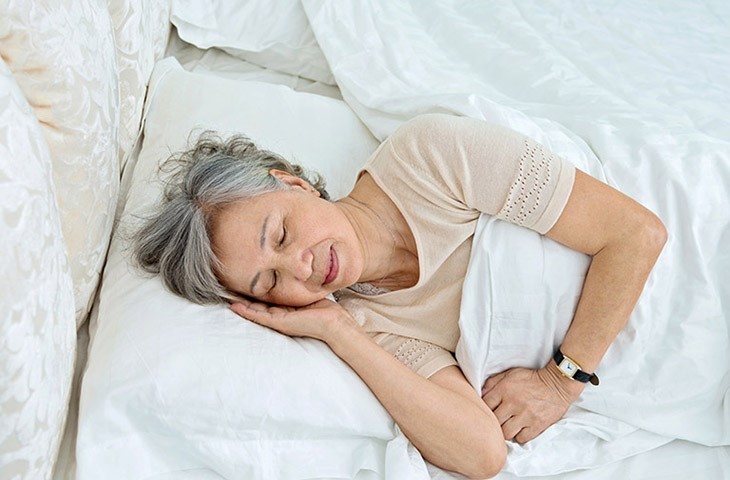 Người cao tuổi cần được đảm bảo nghỉ ngơi đầy đủ, đúng giờ