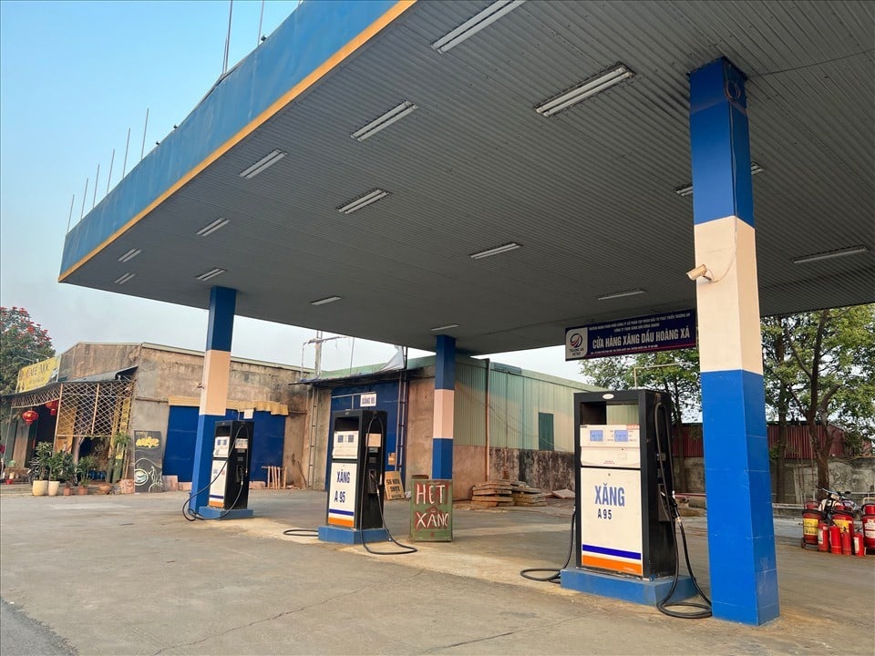 Cửa hàng xăng dầu Hoàng Xá (Thương nhân phân phối Công ty Cổ phần Tập đoàn Đầu tư và phát triển Trường An, Công ty TNHH Xăng dầu Đồng Quang) đóng cửa vào chiều 29/1. Ảnh: Lao Động