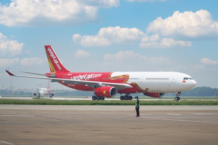 Vietjet kiến nghị Chính phủ tháo dỡ giá trần và cho phép phụ thu xăng dầu.