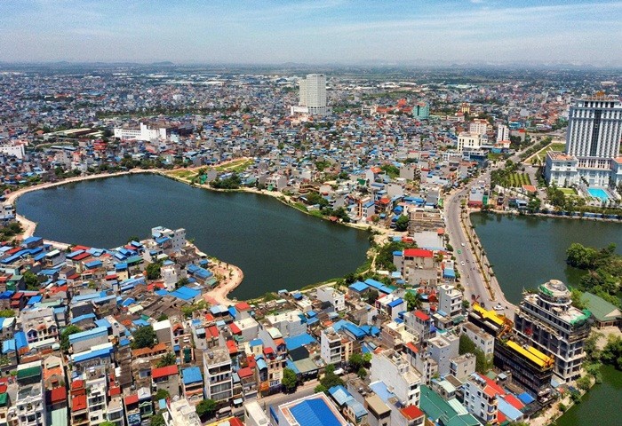 Dân cụm Vinhomes Smart City căng băng rôn về vấn đề bảo trì thang máy