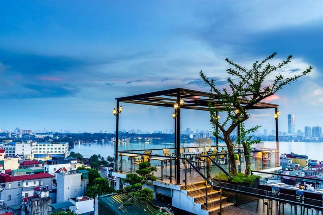 Những quán cafe lãng mạn trên cao phù hợp cho việc hẹn hò vào ngày lễ tình nhân. 