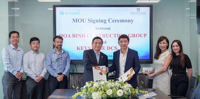 Ông Lê Viết Hải và đại điện Keystone ký kết hợp tác. Ảnh: Hòa Bình Group