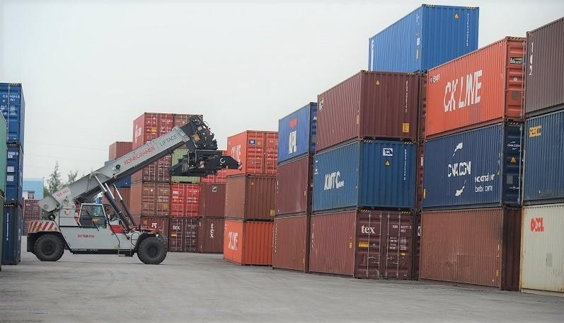 Xuất khẩu sang EU theo hình thức trực tiếp và trực tuyến chịu thêm nhiều quy định mới về an toàn sản phẩm. Ảnh minh họa
