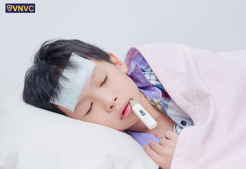 Triệu chứng của cúm gia cầm H5N1 là sốt cao, rét run, ho, đau họng,…