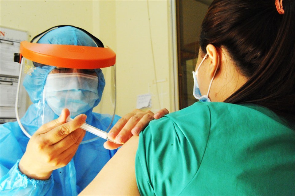 Thanh tra tỉnh Long An kết luận còn nhiều sai sót trong việc mua sắm trang thiết bị, vật tư y tế, sinh phẩm, kit xét nghiệm, vaccine, thuốc phòng, chống dịch COVID-19. Ảnh minh họa