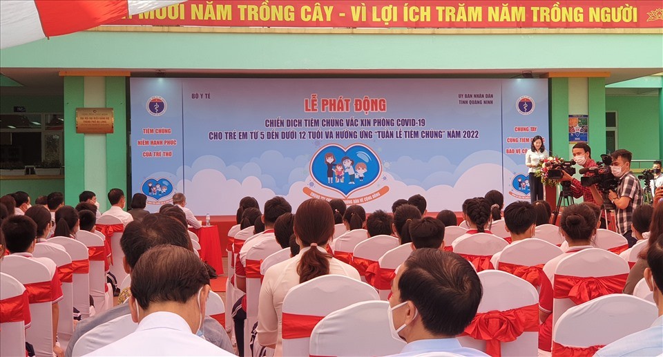 Lễ phát động Chiến dịch tiêm chủng vaccine phòng COVID-19 cho trẻ em từ 5 đến dưới 12 tuổi tại Hạ Long.